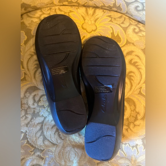 Clarks Loafers - Picture 3 of 9